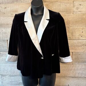 Vintage Bellissima women’s black velvet tux style blazer‎ jacket in size x-large